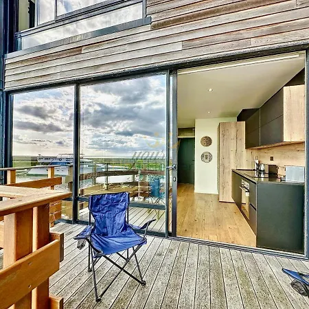 Le Yacht Yourhosthelper Apartament *