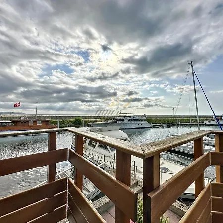 Le Yacht Yourhosthelper *