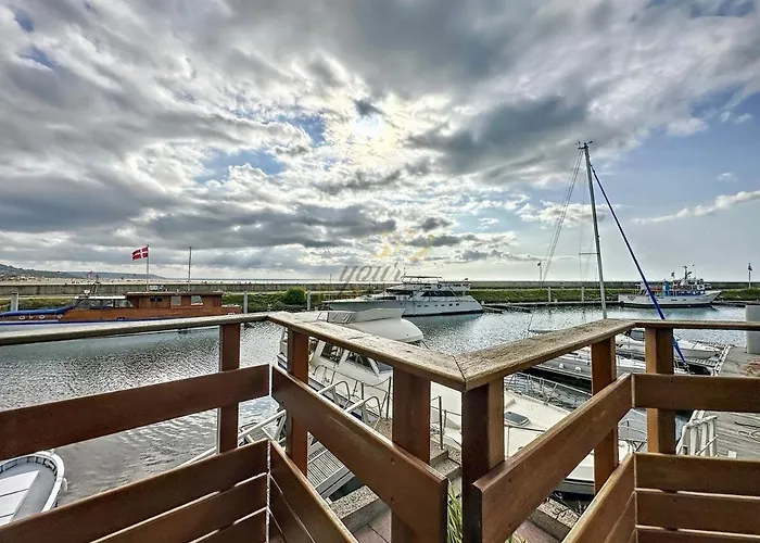 Le Yacht Yourhosthelper *